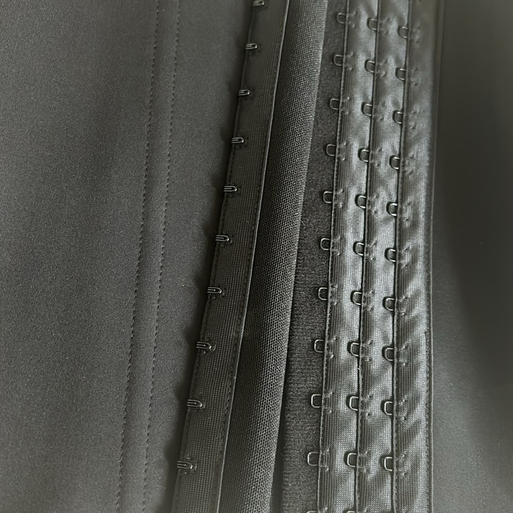 Skims waist trainer - Picture 3 of 3
